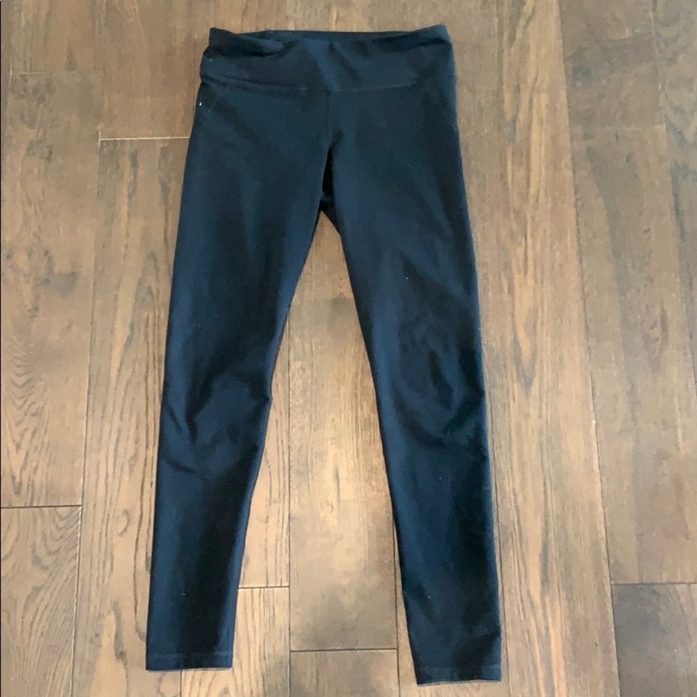 Under Armour black leggings